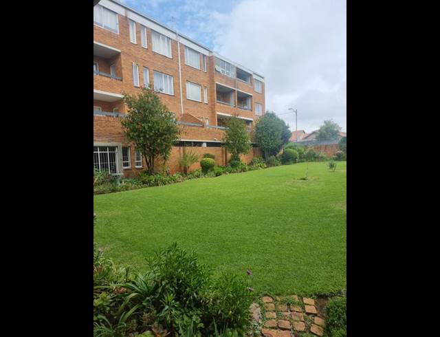 1 BEDROOM TOWNHOUSE FOR SALE IN MALVERN EAST EXT